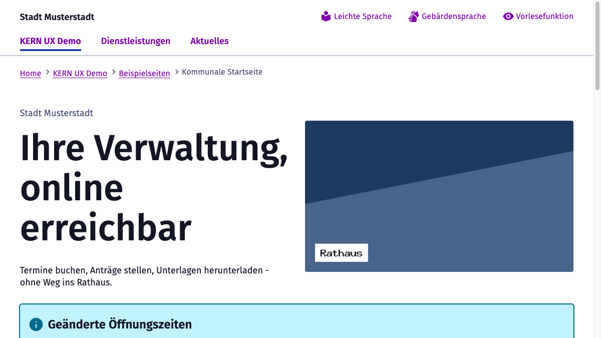 Kommunale Startseite im KERN UX-Standard: Kopfnavigation, Bühne mit Überschrift und Bild, darunter eine Hinweisbox