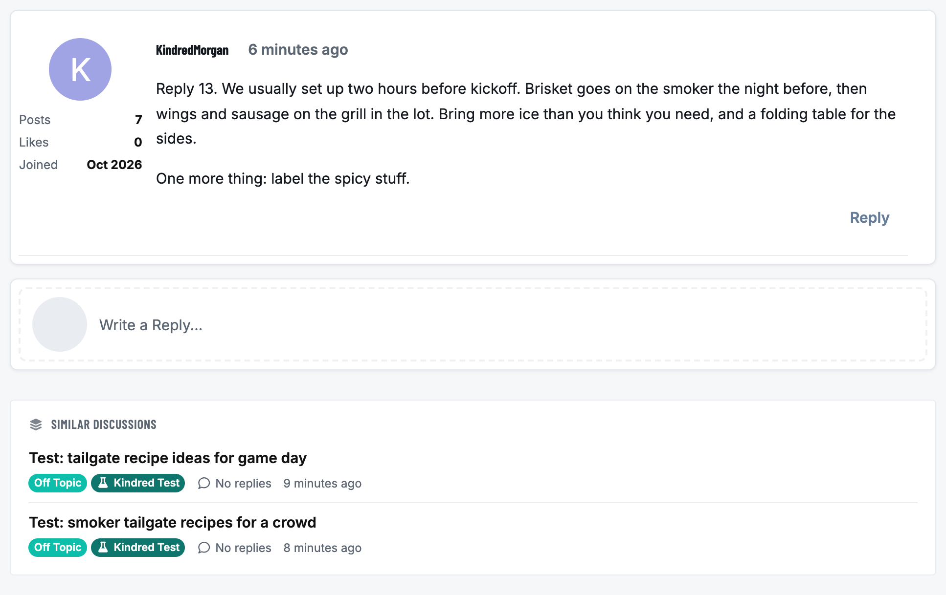 The foot of a discussion: after the last reply, a "Similar discussions" card lists two related discussions with their tags, reply counts and last activity