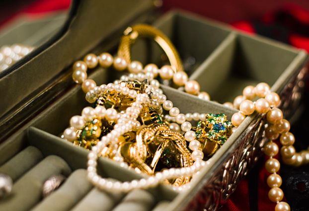 Jewellery and accessories 