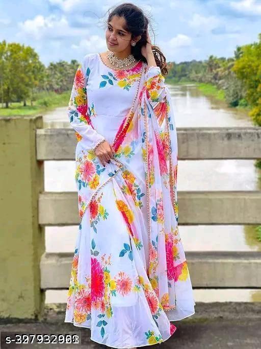 महिलाओं का सफेद गाउन डुपट्टा के साथ - roslyncart