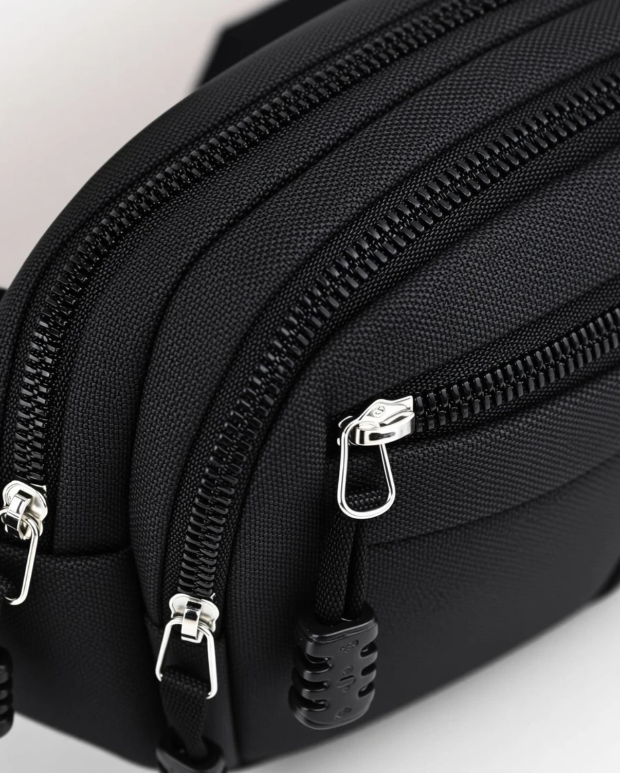 Trendy Waist Bag for Everyday Essentials,The Modern Waist Bag for Active Lifestyles,Stylish Waist Bag for Every Occasion,waist bag for men and women - LuxeLoom