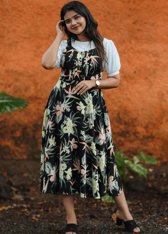 Muskan fab women black dungaree - M Y V E L O R A