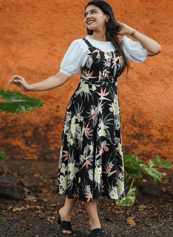 Muskan fab women black dungaree - M Y V E L O R A
