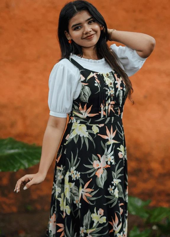 Muskan fab women black dungaree - M Y V E L O R A