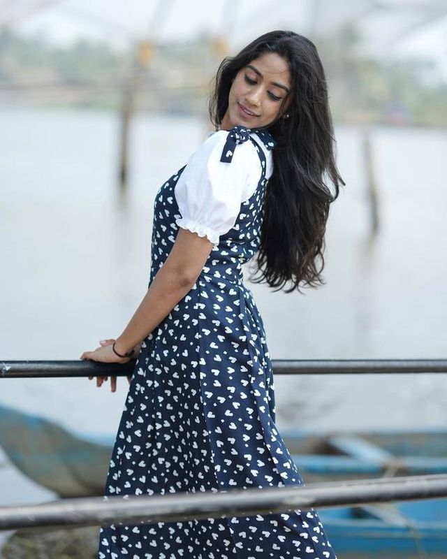 Muskan fab women black dungaree - M Y V E L O R A