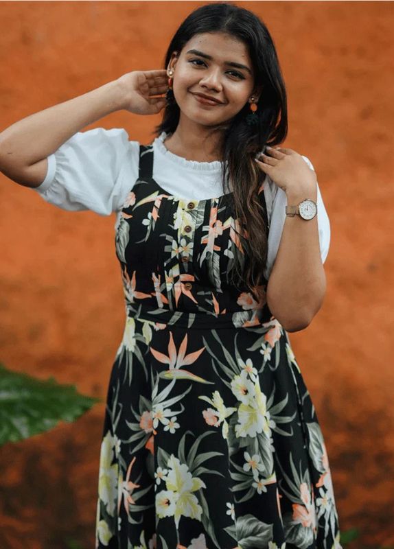 Muskan fab women black dungaree - M Y V E L O R A