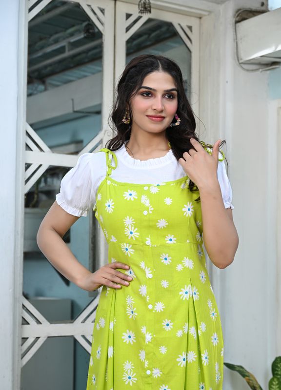 Muskan fab women black dungaree - M Y V E L O R A