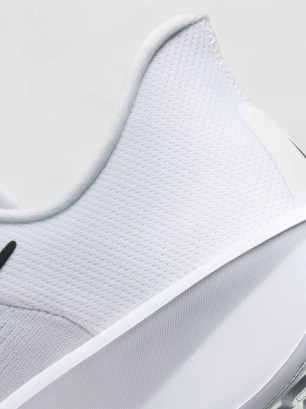 Nike quest 6 running shoes for men - M Y V E L O R A