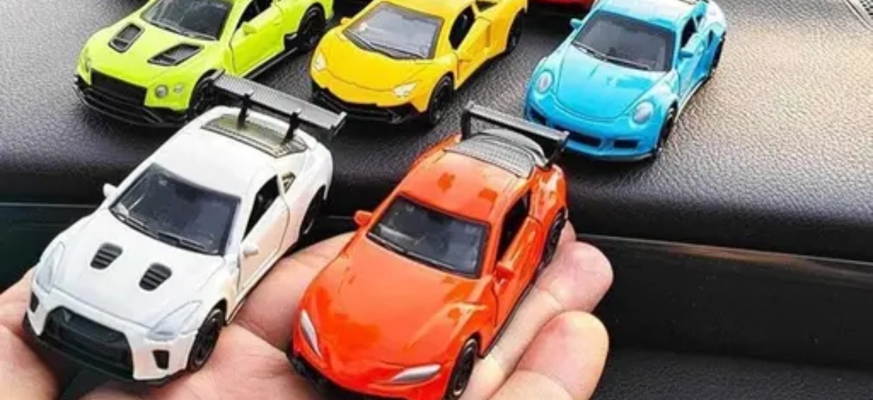 Gift Gallery Set Of 4 Pcs 1:64 Scale Die Cast Mini Metal Car With Openable Doors And Dikki for Kids, Car Pack of 4 Mini Racers Series Diecast Cars Suitable for Children, Movie Vehicle Racing Cars for Competition and Story Play - Multicolor - Shiva Nandhini 